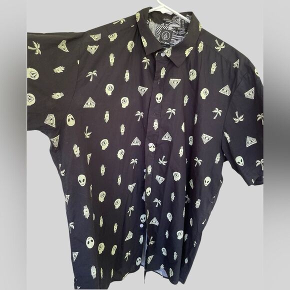 Volcom Alien Pyramid and Palm Trees Print Button-Down Shirt - Size XL - Picture 3 of 7